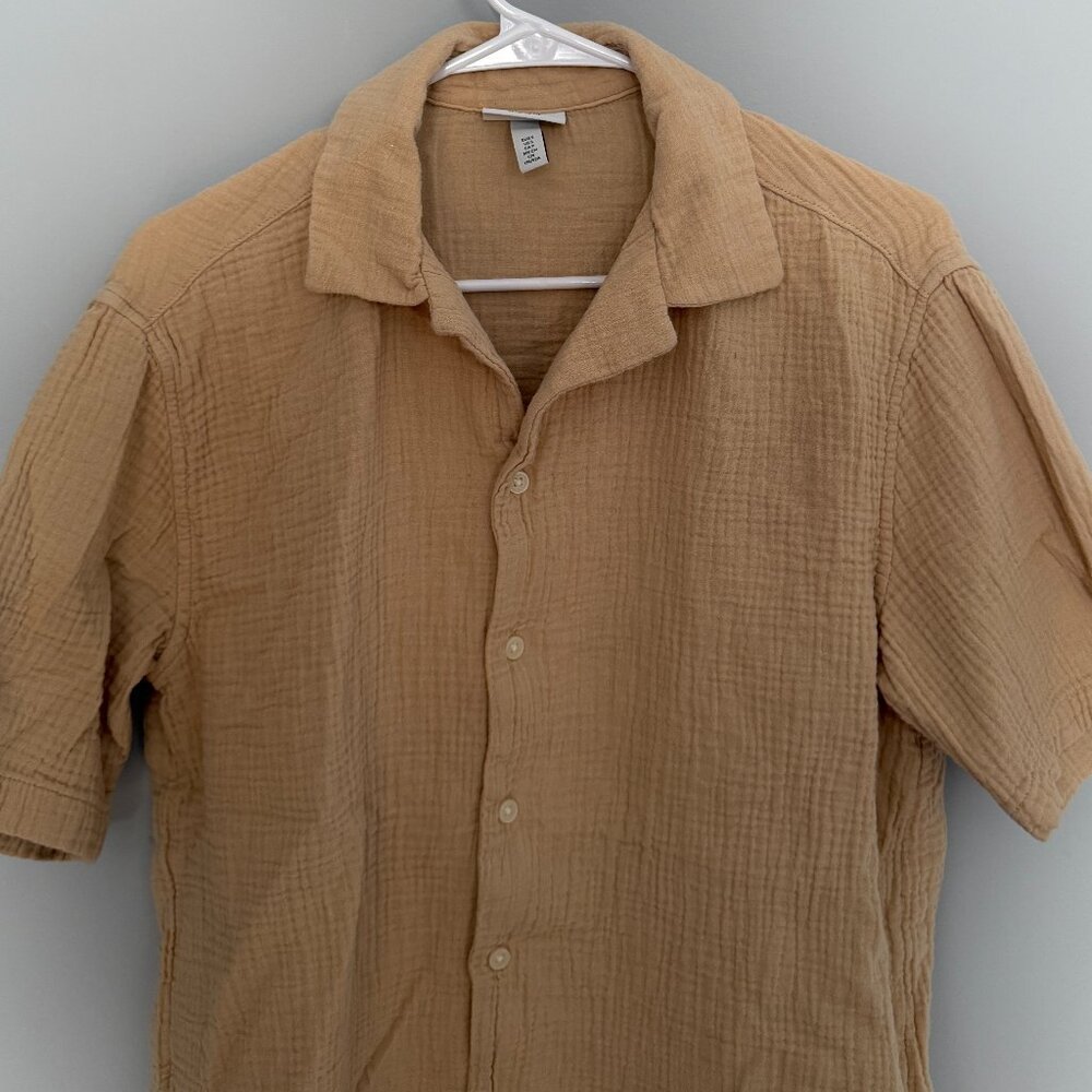 H&M Tan Textured Cotton Short Sleeve Button-Up Shirt (Small)